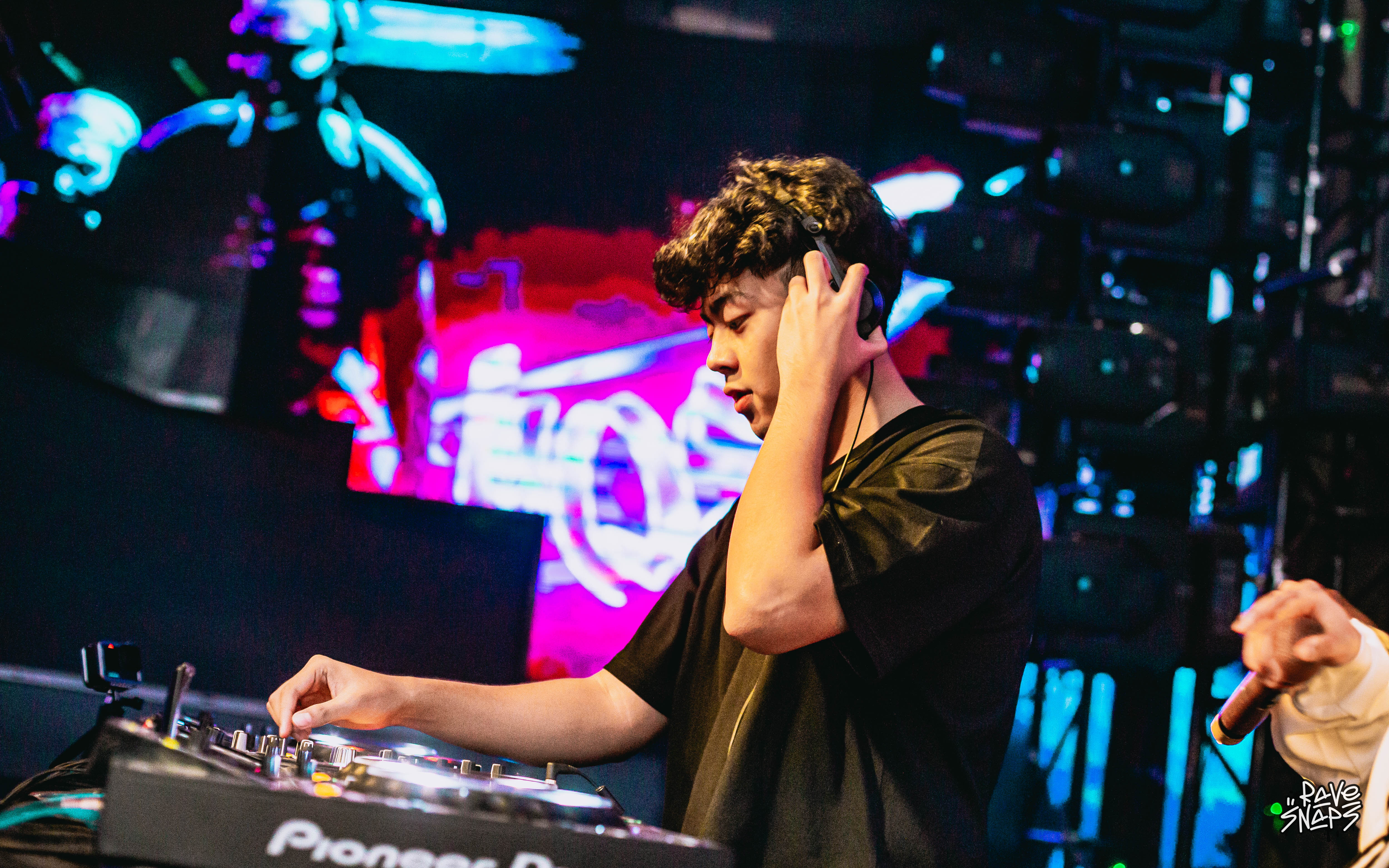 DJ performance